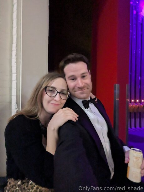 Red Hart hot model picture