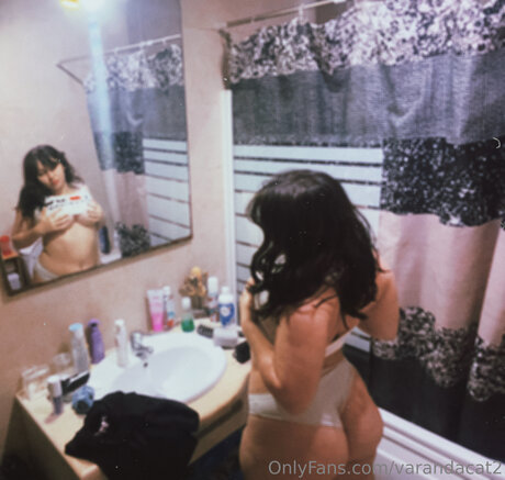 Callmevaranda2 hot star img