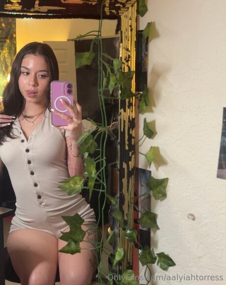 Aalyiahtorress model nice pic