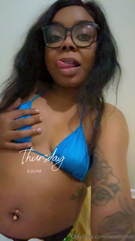 Rosesornot nudes model pictures