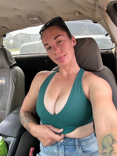 Whitraeofsunshine nude model images