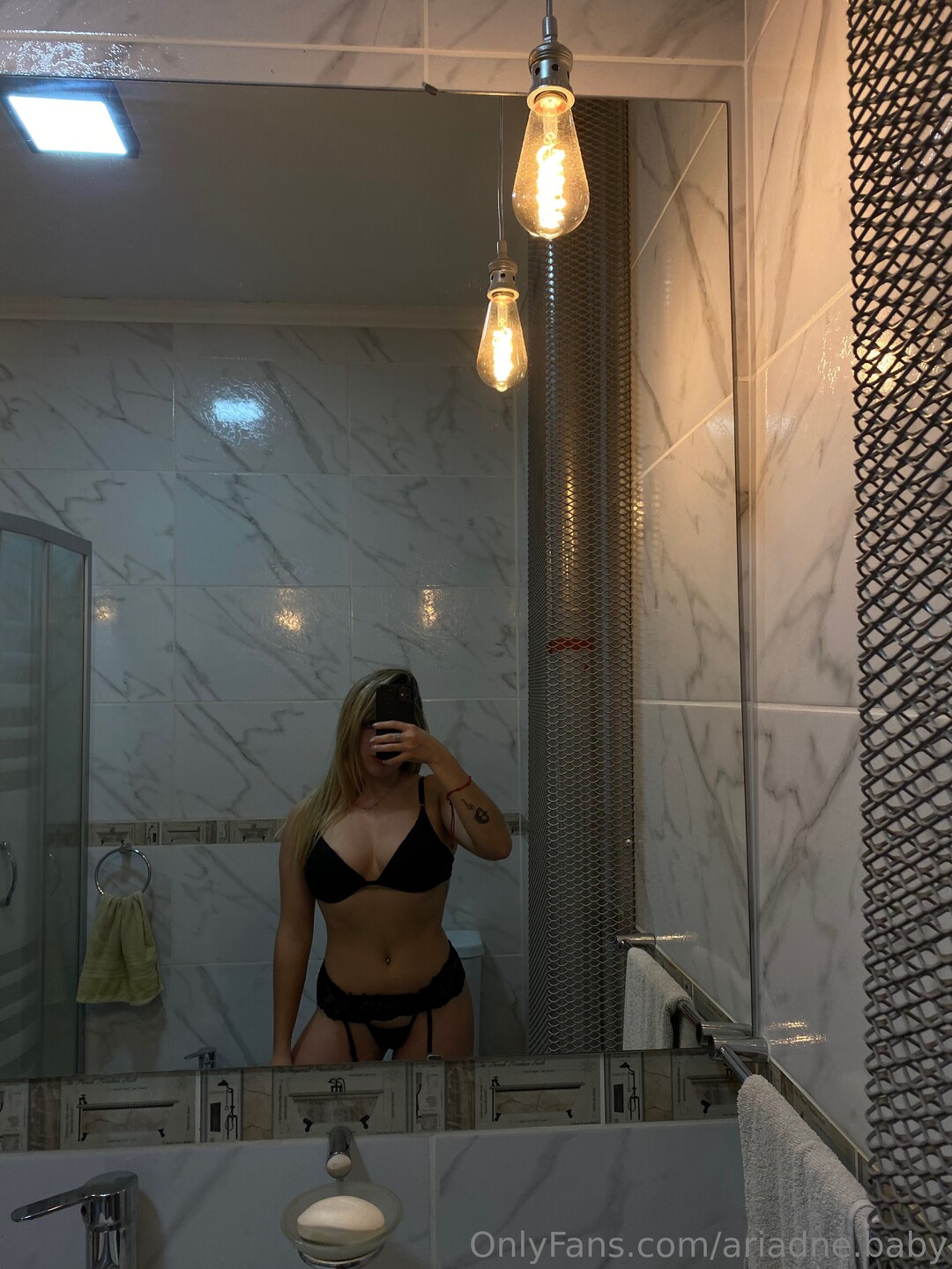 Ariadne Baby naked model photos