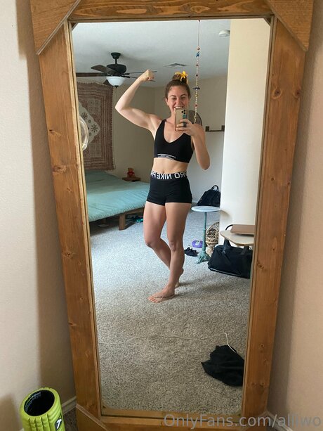 Alliwo star adult pics