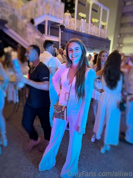 Alliwo erotic model archive