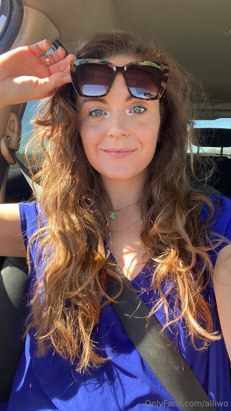 Alliwo pornographic model pics