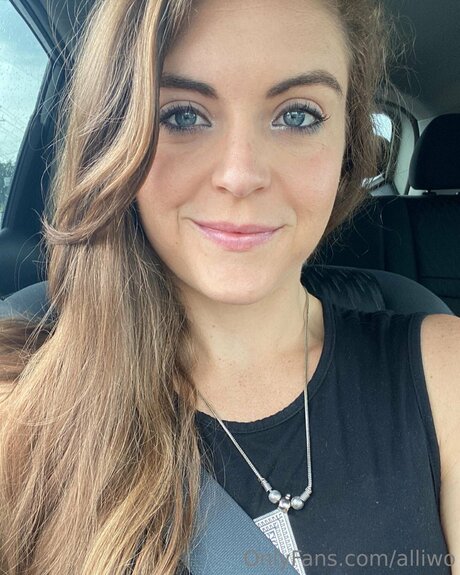 Alliwo porn model gallery