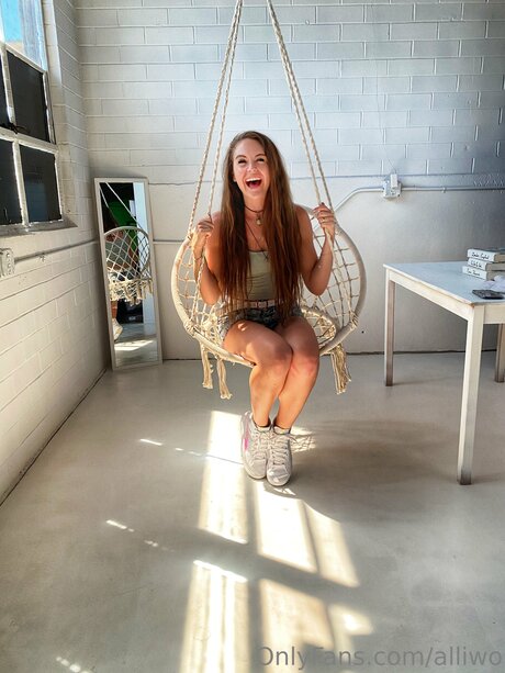 Alliwo erotic star picture