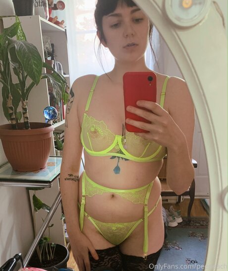 Peepeach nudes model photo