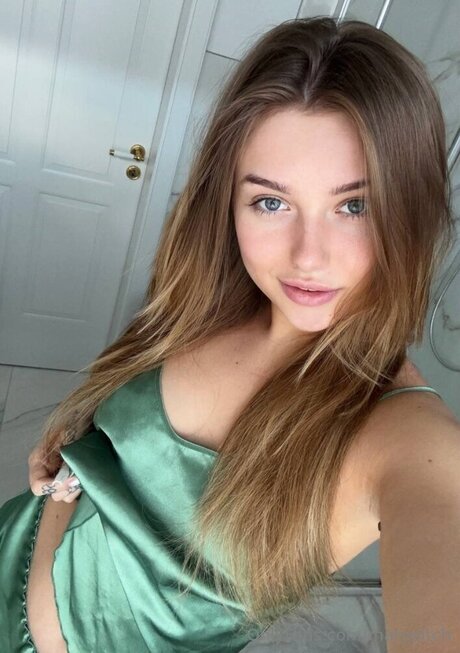 Marypitch sexy actress pic