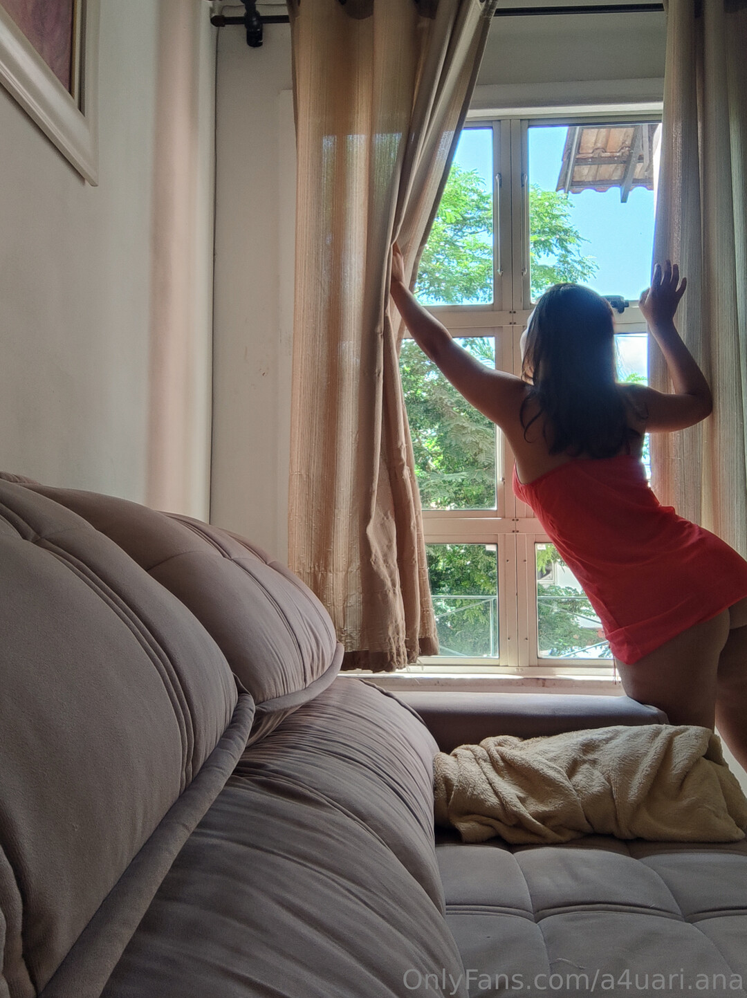 A4uari Ana model naked pictures
