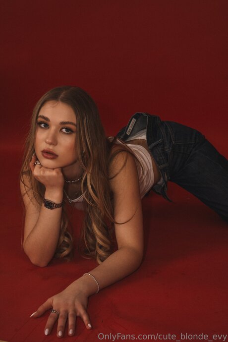 Cute Blonde Evy model art archive