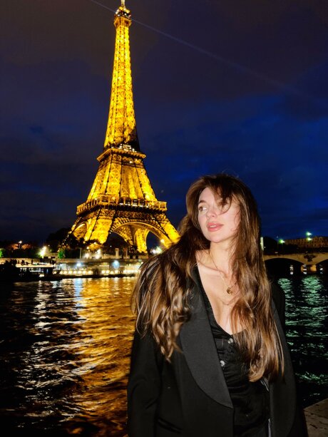 Larahook profile image