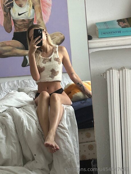 Pauuuline naked model pic