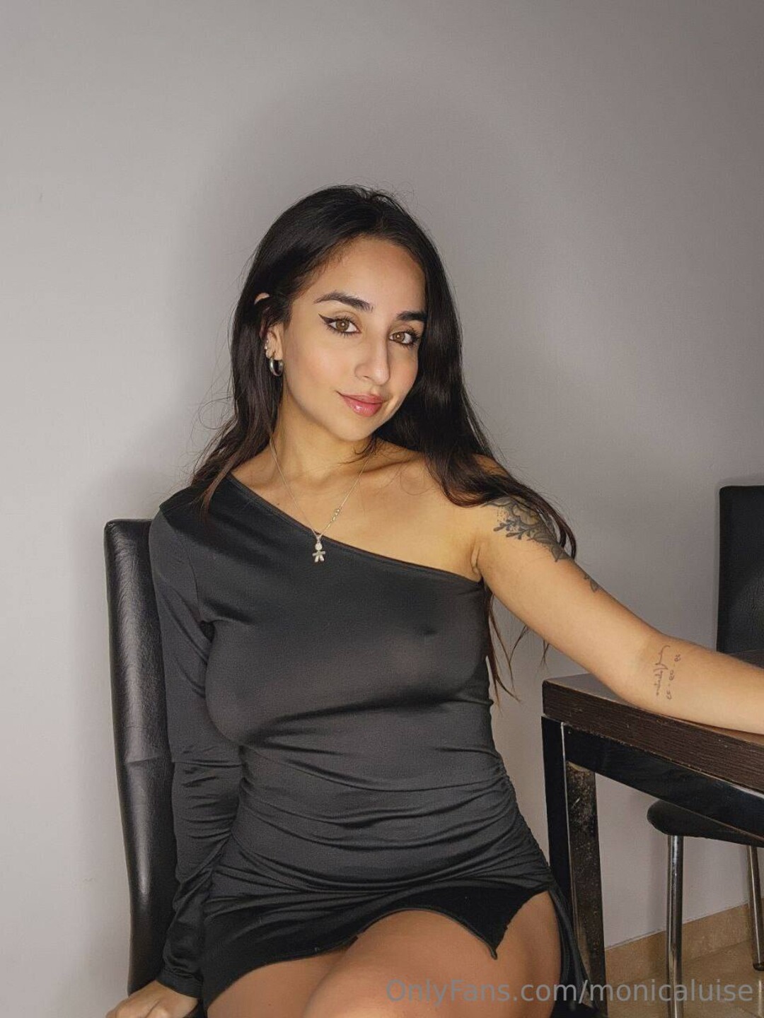 Monicaluise naked pornstar picture