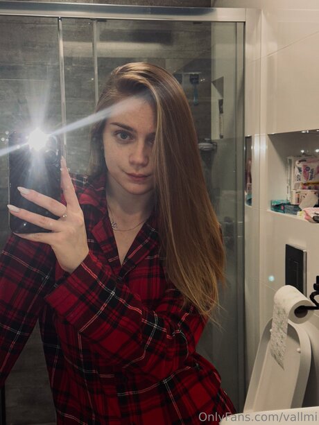 Vallmi top star image