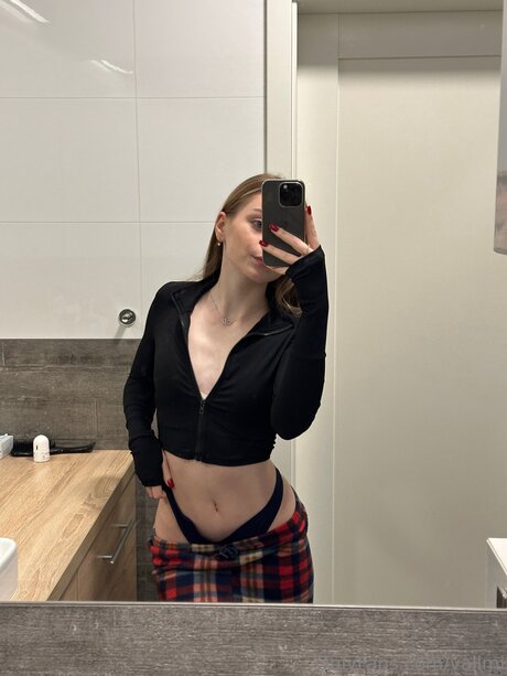 Vallmi pornstar high quality picture