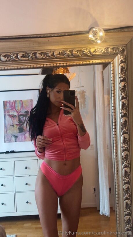 Carolinkronkvist naked star img