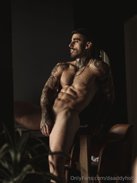 Daaddyhott model erotic image