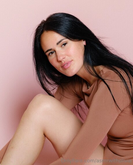 Asmrwitholivia model pretty img
