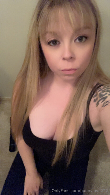 Bunnylove222 erotic model image