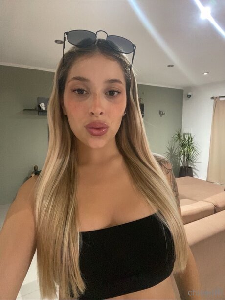 Itskhloe sexy model pics