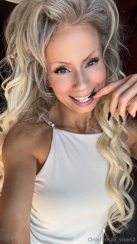 Lil Vixen2 model nude gallery