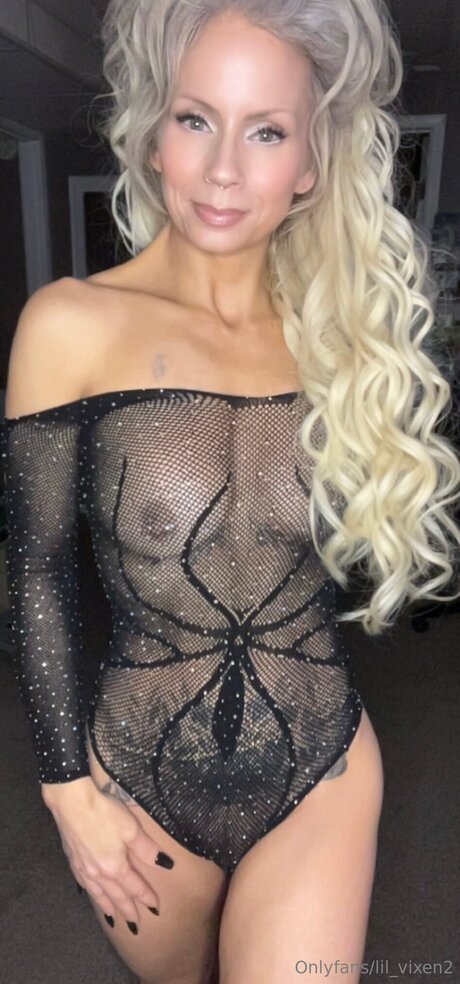 Lil Vixen2 model hot image