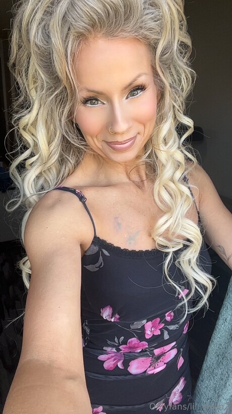 Lil Vixen2 pornstar erotic photos