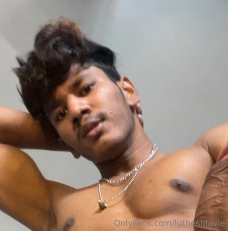 Lutheshlavie art model pic