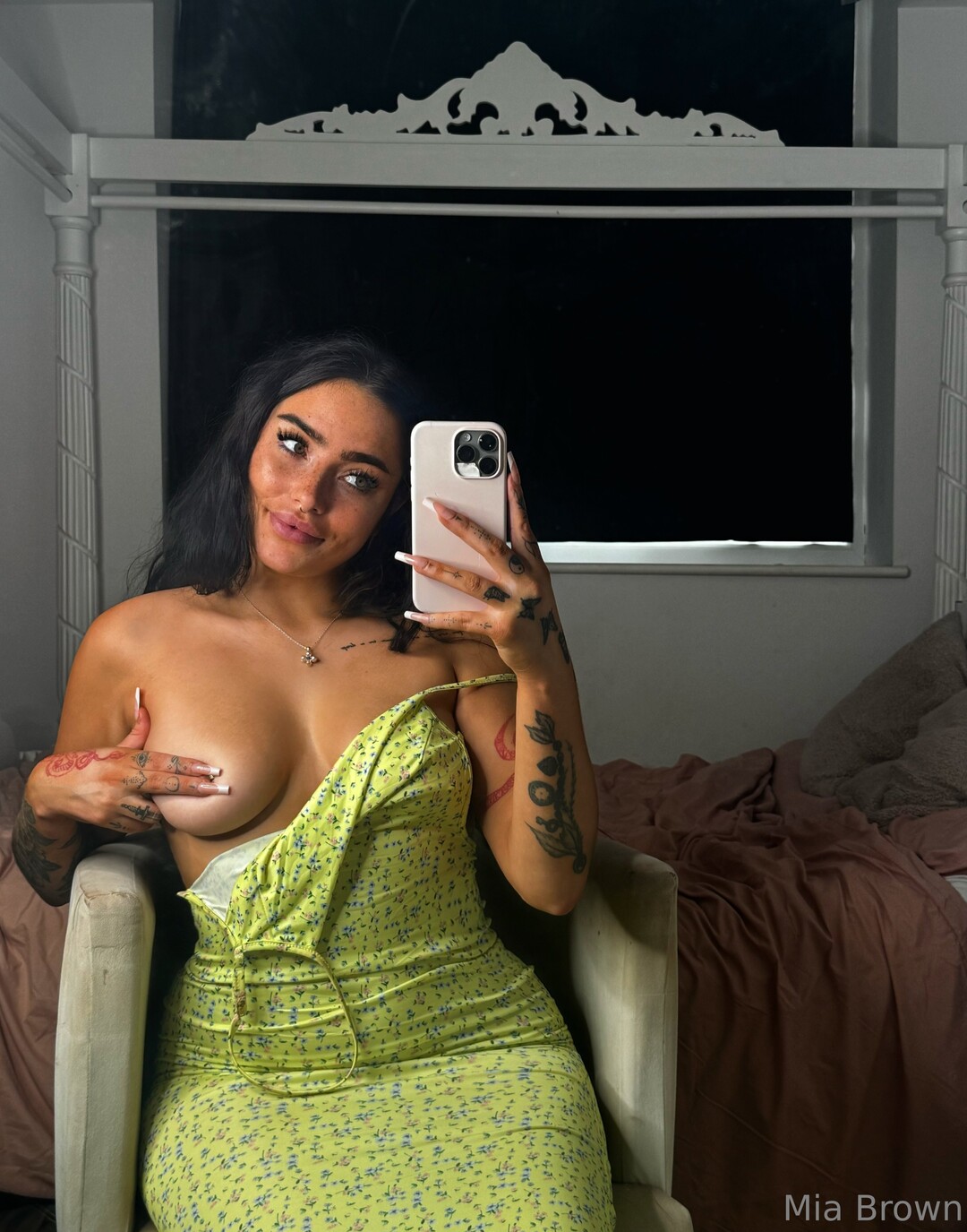 Miaxbrown xxx pornstar img
