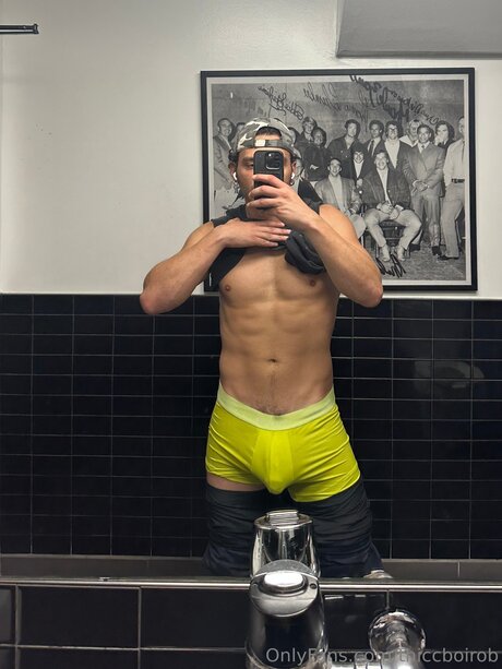 Thiccboirob model naked pictures