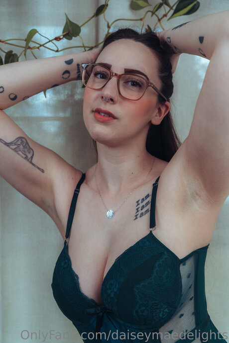 Daiseymaedelights model pretty pics