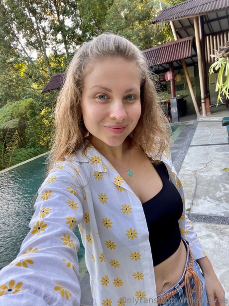 Imkeira Tv nice model picture