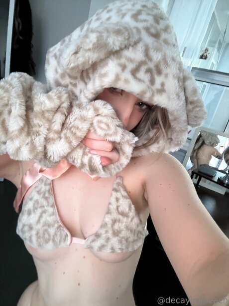 Decayingpeach star adult pics