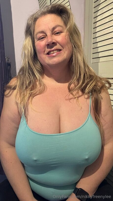 Nikkyfreenylee model pornographic image