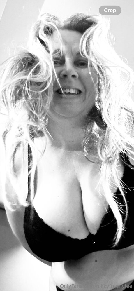 Nikkyfreenylee beautiful star pic