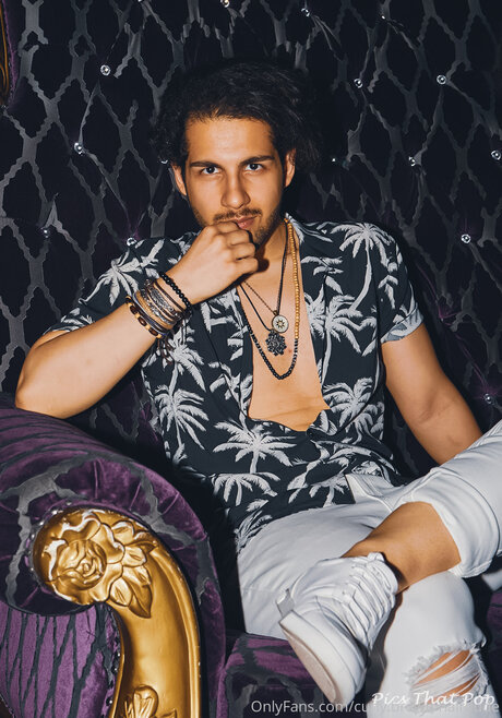 Curly Brown Hairdude top profile image