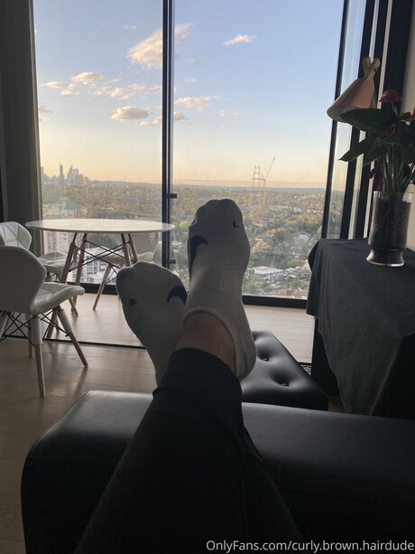 Curly Brown Hairdude best actress photo