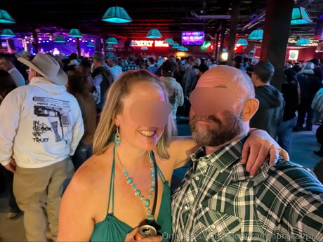 Mountainmomkayppv adult model pic