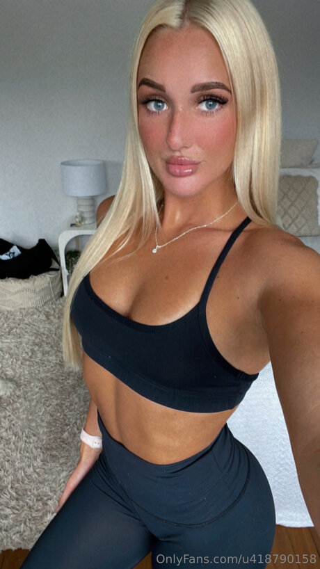 Bellaxmaexo model free pic