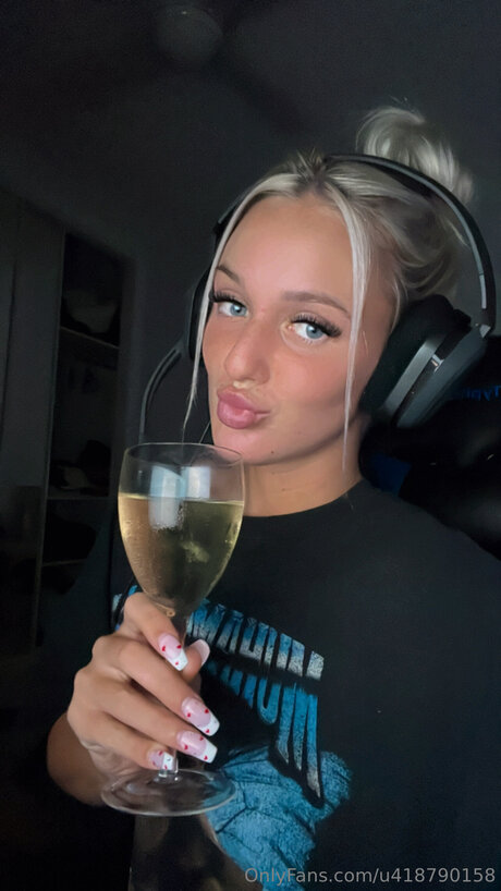 Bellaxmaexo hot star img