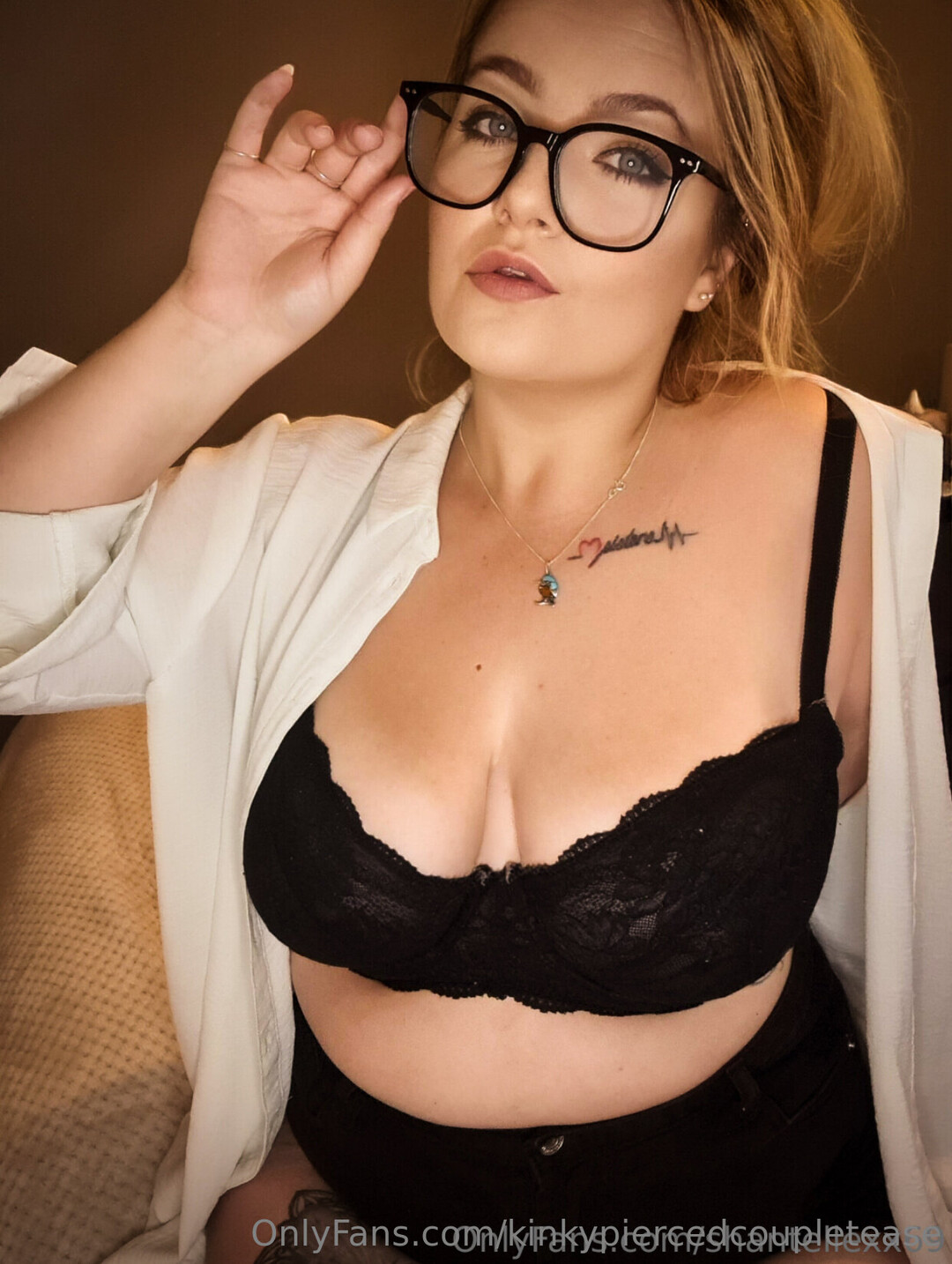 Kinkypiercedcoupletease pornstar naked photo