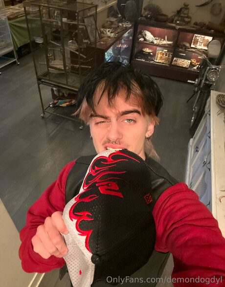 Demondogdyl naked star gallery
