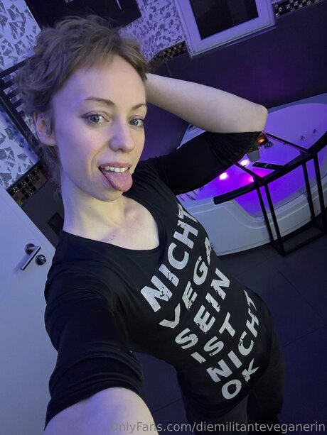 Diemilitanteveganerin perfect actress picture