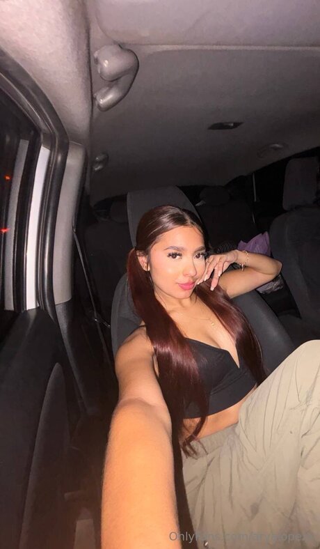 Aryalopezx model pretty photos