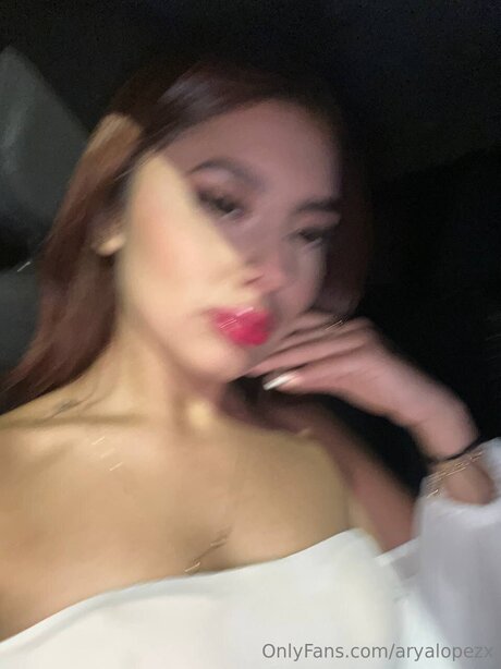 Aryalopezx naked star pic