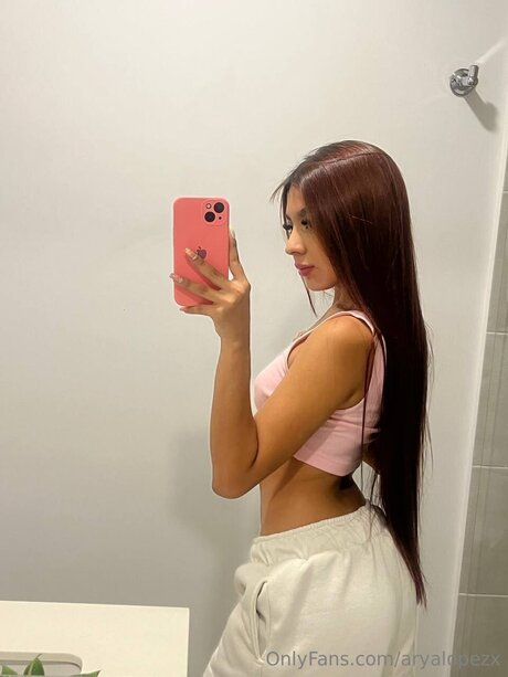 Aryalopezx model erotic pics