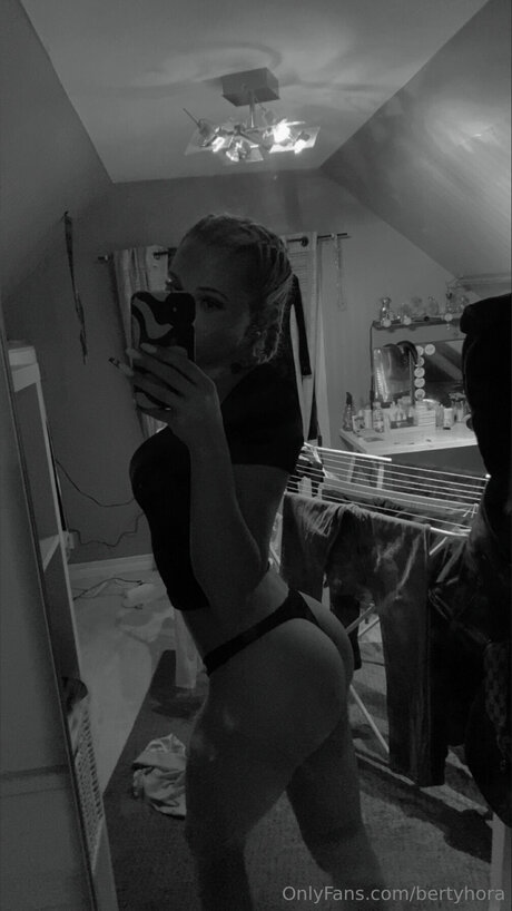 Bertyhora perfect pornstar img