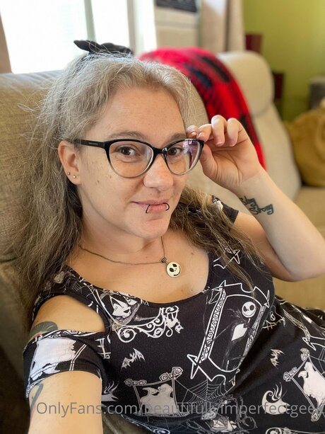 Beautifullyimperfectgeek sexy pornstar pics