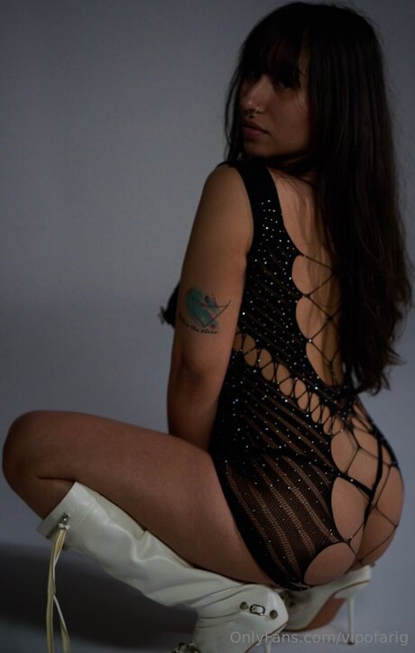 Vipbadgalarig model art photos